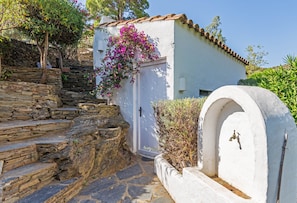 Premium bedding, minibar, blackout curtains, soundproofing - Hotel Rec de Palau (Cadaqués)