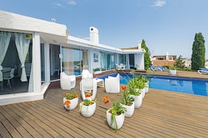 Dúplex Confort, 3 habitaciones, terraza, vistas al mar | Ropa de cama de alta calidad, minibar, cortinas opacas