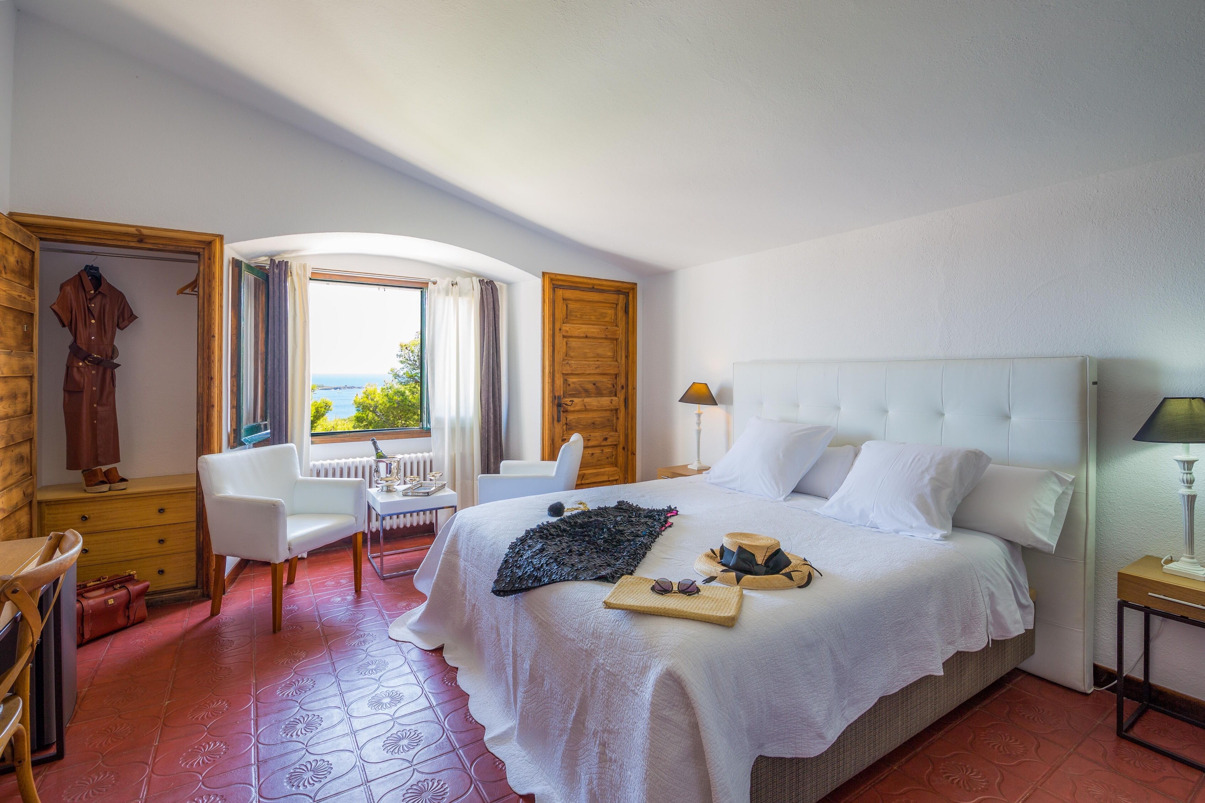 Double Room, Sea View | Bathroom | Shower, free toiletries, hair dryer, towels