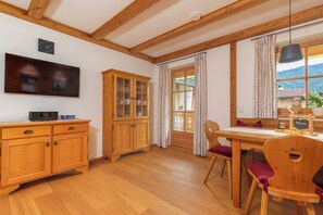Interior - Komfortable Ferienwohnung - Klausenberg, 56 m², Balkon, TV und 2 separate Schlafzimmer (Reit im Winkl)