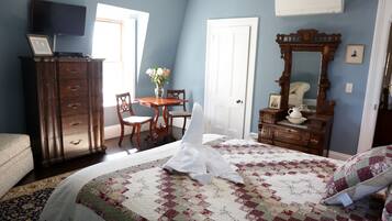 Deluxe Room, 1 Queen Bed (Private Bathroom not in Room)