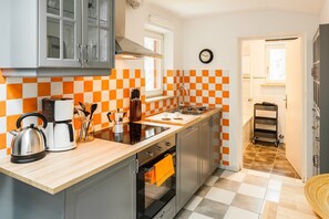 Kühlschrank, Ofen, Herdplatte, Geschirrspüler