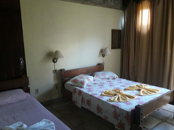 Quarto econômico, vários quartos | Frigobar, escrivaninha, Wi-Fi de cortesia