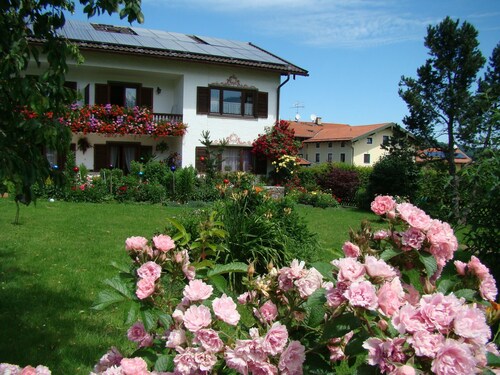 Ferienwohnung 76 qm im Landhausstil mit Alpenrundblick am Samerberg auf 700 m