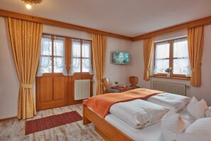 04 Zweiraumwohnung mit einzigartigem Bergblick und großem Balkon-in der Wohnung 4