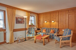 TV, stereo - 04 Two-room apartment with unique mountain view and large balcony (Reit im Winkl)