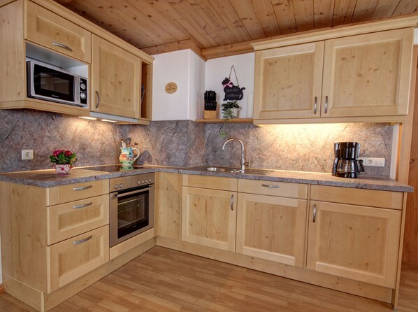 Kühlschrank, Ofen, Herdplatte, Geschirrspüler
