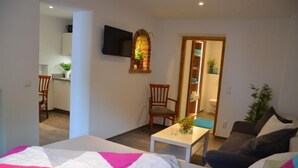 1 bedroom, internet, bed sheets - Katharina (Chieming)
