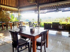 Tägliches inbegriffenes einheimisches Frühstück