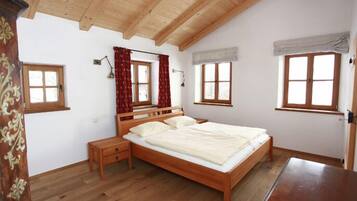 2 bedrooms, internet, bed sheets