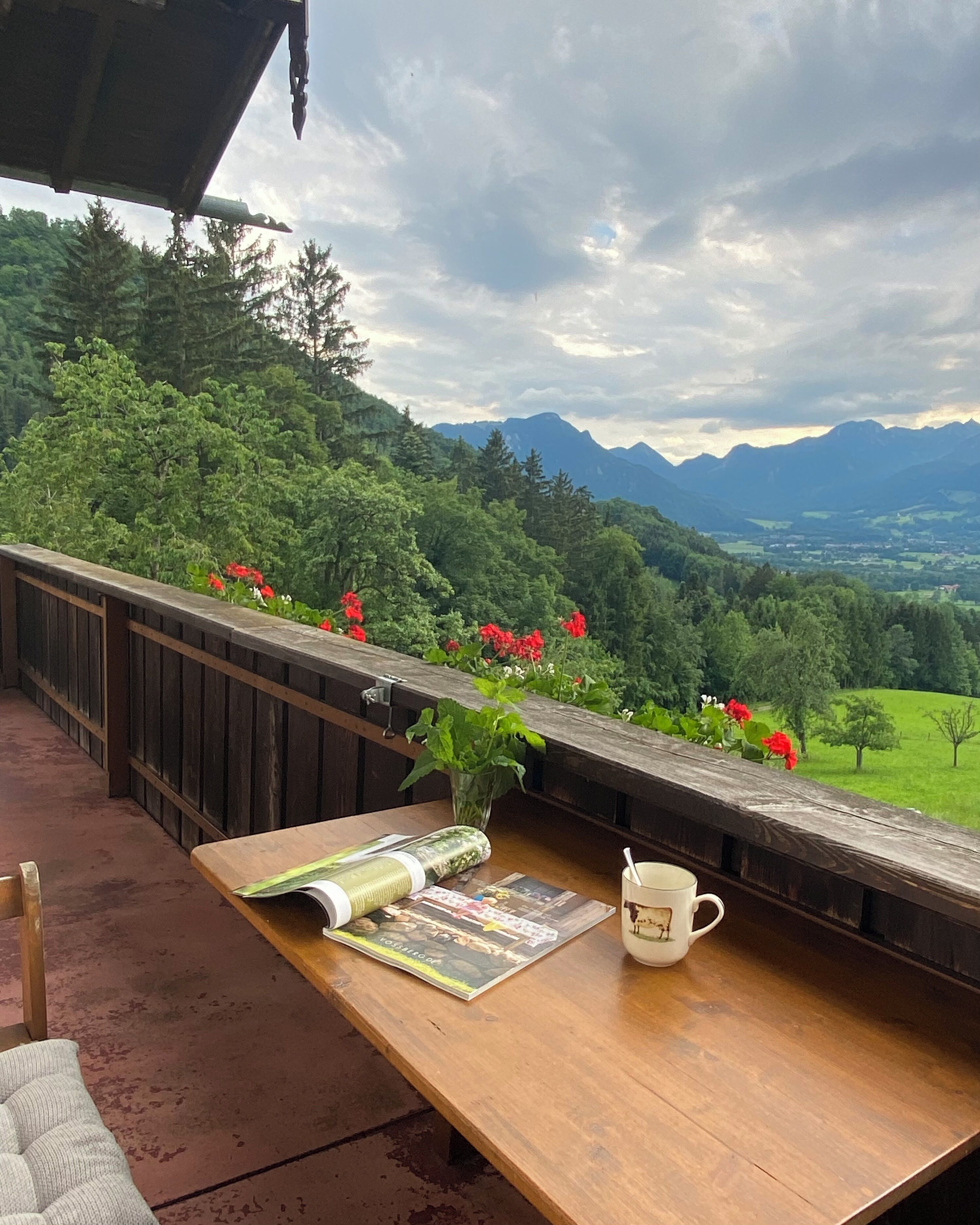 Ferienwohnung Alpenpanorama wahlweise mit 1 oder 2 Schlafzimmer, Balkon, 60 qm-Balkon Kaffeepause