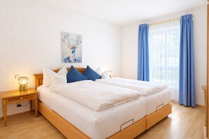 1 bedroom, internet, bed sheets - Apartment no. 16, 62sqm, bathroom with bathtub, living/bedroom, balcony (Bad Reichenhall)