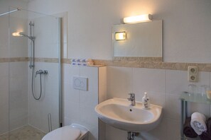 淋浴設備、提供毛巾