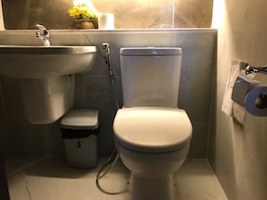 One Bedroom Condo | Bathroom | Separate tub and shower, deep soaking tub, free toiletries, hair dryer