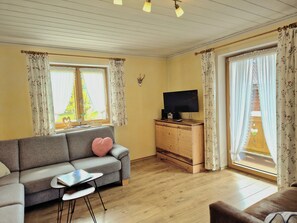 DVD player - Ferienwohnung "Watzmannkind 2" für 1-4 Personen, ca. 95 m², 2 Schlafzimmer, Wohnzimmer, Küche, Balkon (Bischofswiesen)