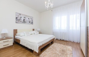 2 bedrooms, free WiFi, bed sheets - 2 bedroom beach front apartment in Duce (Duce)
