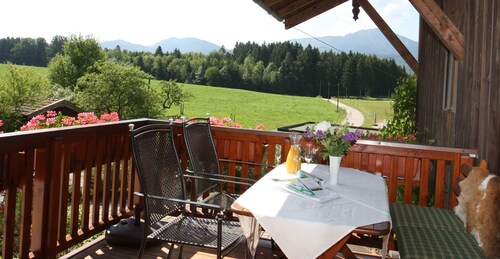 Hochgern vacation apartment for 1 - 4 people, large, covered balcony, mountain view