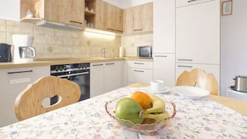 Kühlschrank, Ofen, Herdplatte, Geschirrspüler