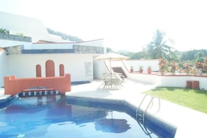 Outdoor pool, pool loungers