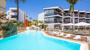 2 outdoor pools, pool umbrellas, sun loungers