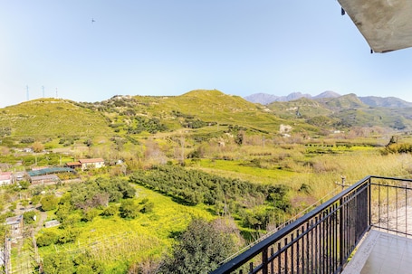 Standard Triple Room, 1 Bedroom, Ensuite | Terrace/patio. Luna e Stelle B&B