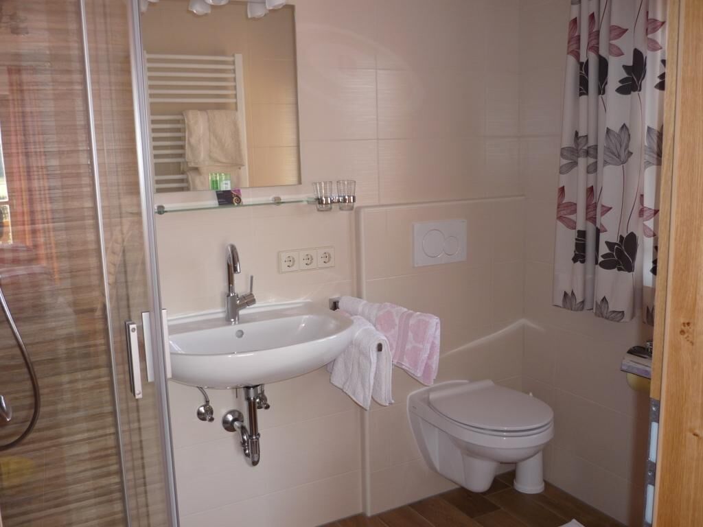 淋浴设施、吹风机、毛巾