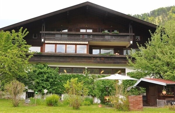 المنشأة من الخارج