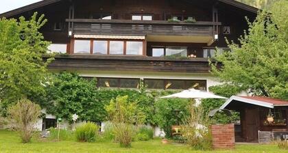 Kahden huoneen huoneisto (8) Kaiserblick, 60 neliömetriä, kylpy / wc, pieni lasten makuuhuone, keittiö, parveke