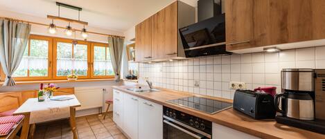 Køleskab, ovn, kogeplade, opvaskemaskine