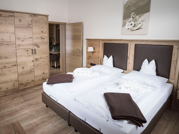 1 bedroom, Internet, bed sheets - Apartment Montana for 2 persons and east-facing balcony, 40 sqm (Bad Reichenhall)