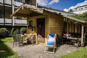 Outdoor dining - Apartment Montana for 2 persons and east-facing balcony, 40 sqm (Bad Reichenhall)