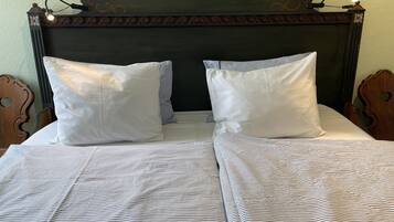 1 bedroom, internet, bed sheets