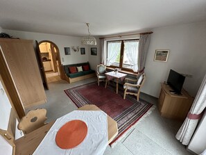 TV - 2-Raum-Ferienwohnung, 47m², Dusche/WC, Balkon und Küche extra (Reit im Winkl)