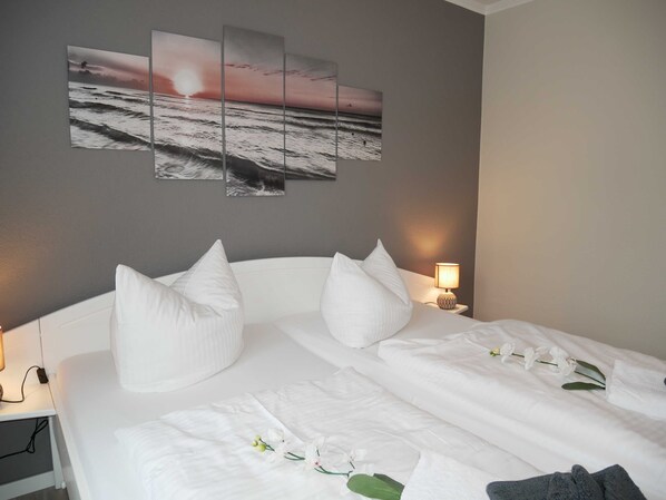 2 habitaciones, cuna de viaje y ropa de cama 