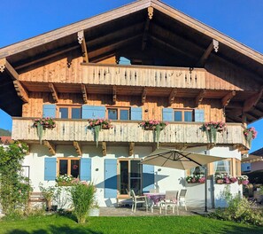 Exterior - Vacation apartment 73 m², 1-4 persons, 2 bedrooms, balcony, private garden (Unterwössen)