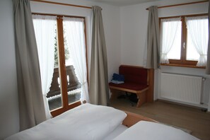 1 bedroom, internet, bed sheets - (2) Ferienwohnung 36m², 2 Personen mit seperaten Schlafzimmer, Du/WC, Balkon (Reit im Winkl)