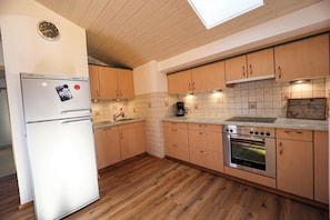 Kühlschrank, Ofen, Herdplatte, Geschirrspüler