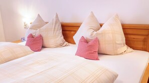 1 bedroom, internet, bed sheets