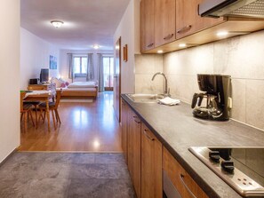 Kühlschrank, Ofen, Herdplatte, Geschirrspüler