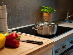 Kühlschrank, Ofen, Herdplatte, Geschirrspüler