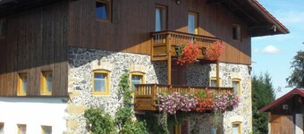 Ferienwohnung  DG, 60m², 2 separate Schlafzimmer 2-5 Pers., Du/WC + Badewanne, Ostbalkon