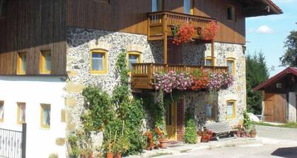 Ferienwohnung DG, 60m², 2 separate Schlafzimmer 2-5 Pers., Du/WC + Badewanne, Ostbalkon