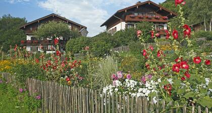 Ferienwohnung III im Nebenhaus, 65 qm mit separatem Schlafzimmer, Ostbalkon