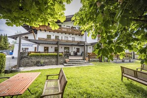 Outdoor dining - Vacation apartment Zwiesel for 1-2 persons, 42 sqm, 1 bedroom (Bayerisch Gmain)