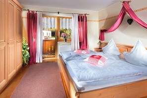 1 bedroom, internet, bed sheets