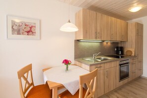 Kühlschrank, Ofen, Herdplatte, Geschirrspüler