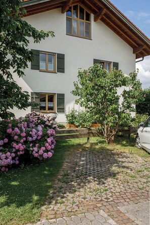 Property grounds - Ferienwohnung bis 4 Personen, Terrasse, 55m² (Taching am See)