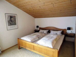 2 habitaciones, tabla de planchar con plancha, internet y ropa de cama 