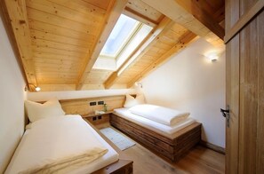 3 chambres, accĂšs Ă Internet, literie fournie