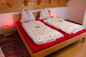 2 bedrooms, iron/ironing board, internet, bed sheets
